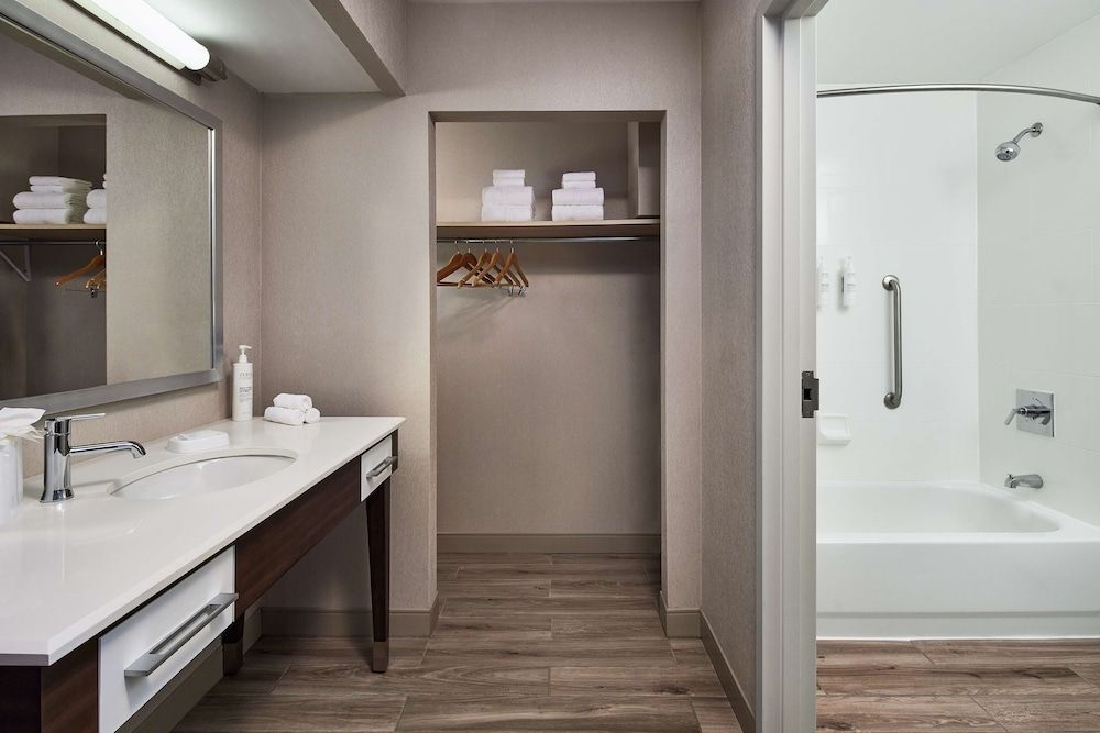 Suite, 1 King Bed, Non Smoking