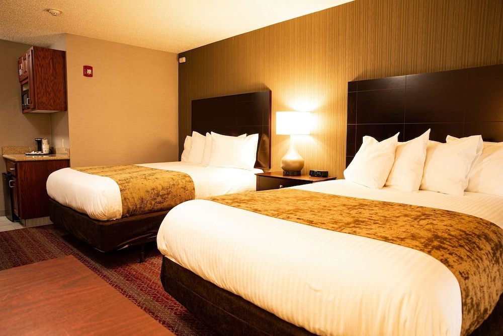 Best Western Providence-Seekonk Inn Standard Room, 2 Queen Beds, Non Smoking, Refrigerator & Microwave