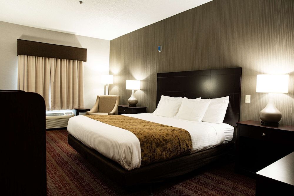 Best Western Providence-Seekonk Inn Standard Room, 1 King Bed, Accessible, Bathtub 3