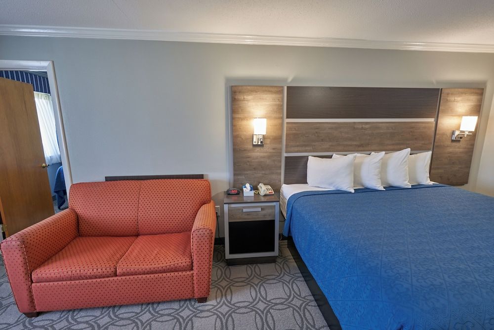 Ambassador Inn & Suites Family Suite 4