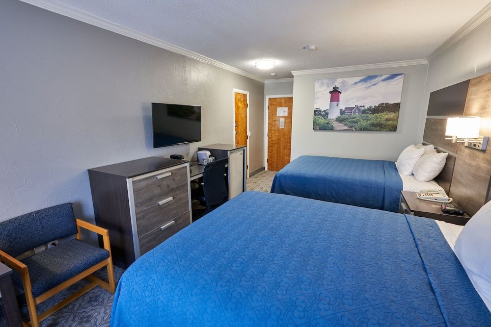 Ambassador Inn & Suites Superior Room, 2 Queen Beds, Non Smoking 2