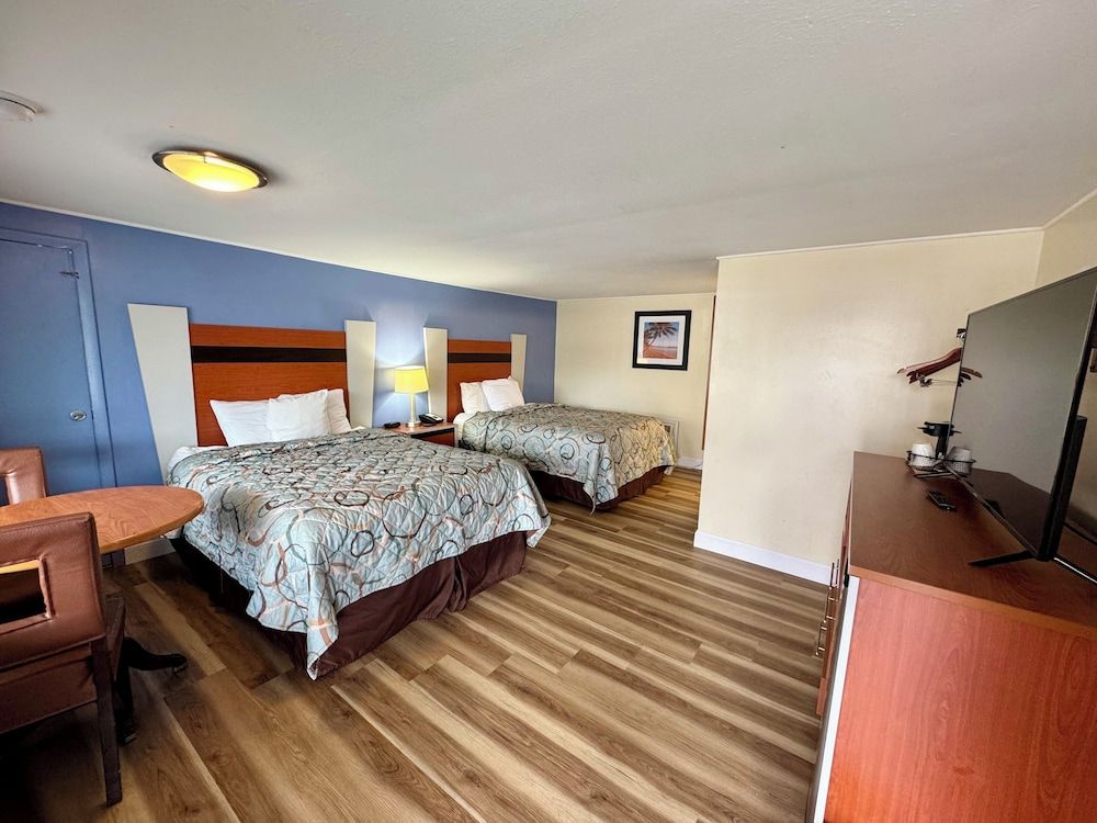 Days Inn by Wyndham West Yarmouth/Hyannis Cape Cod Area Room, 2 Queen Beds, Non Smoking 2