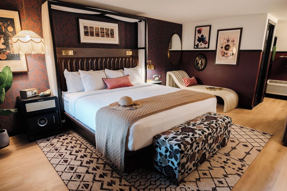 Uncommoner Hotel by Reverie Boutique Collection VISIONARY KING CLASSIC 2