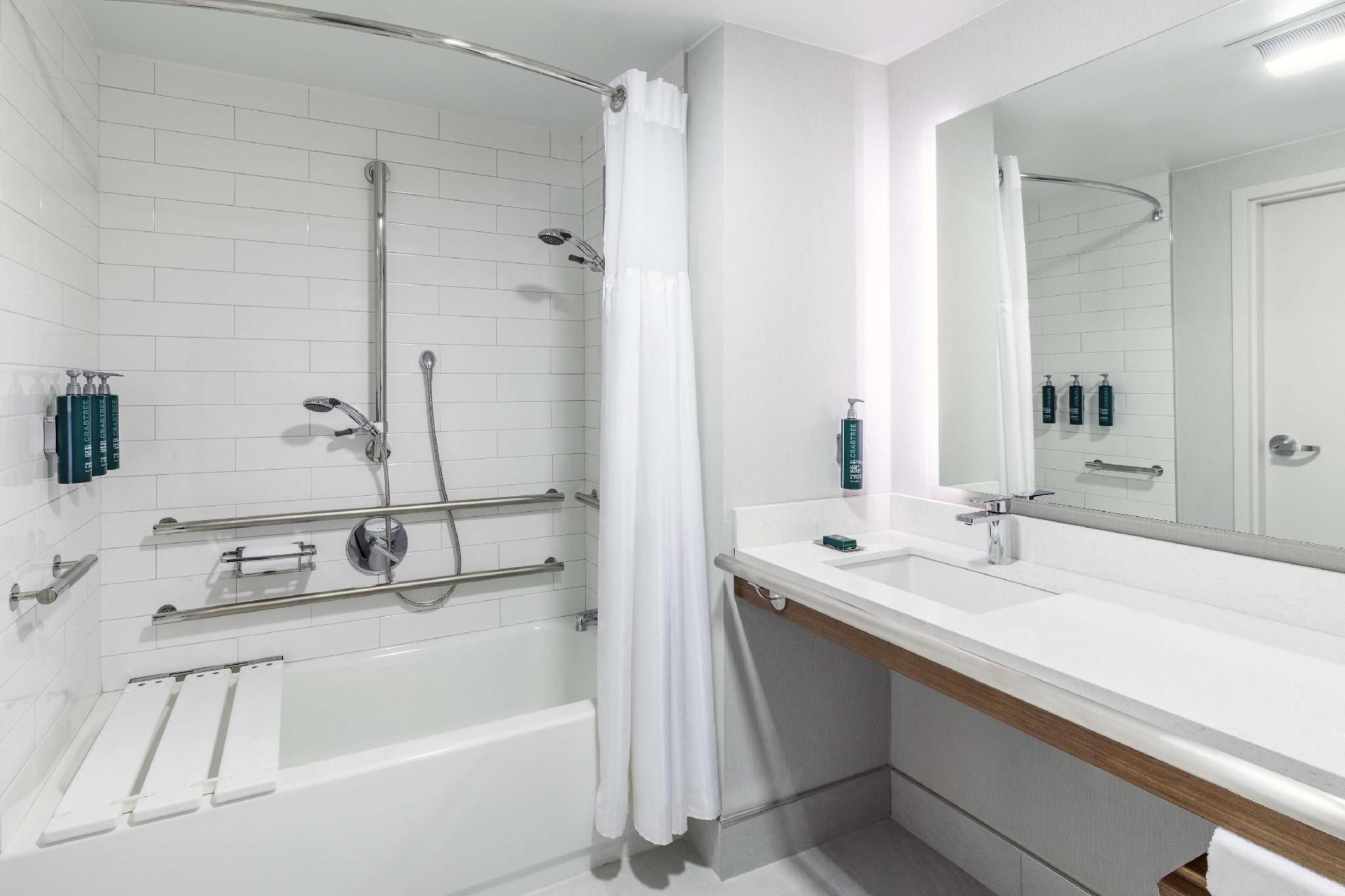 1 King Mobility Accessible w/ Bathtub