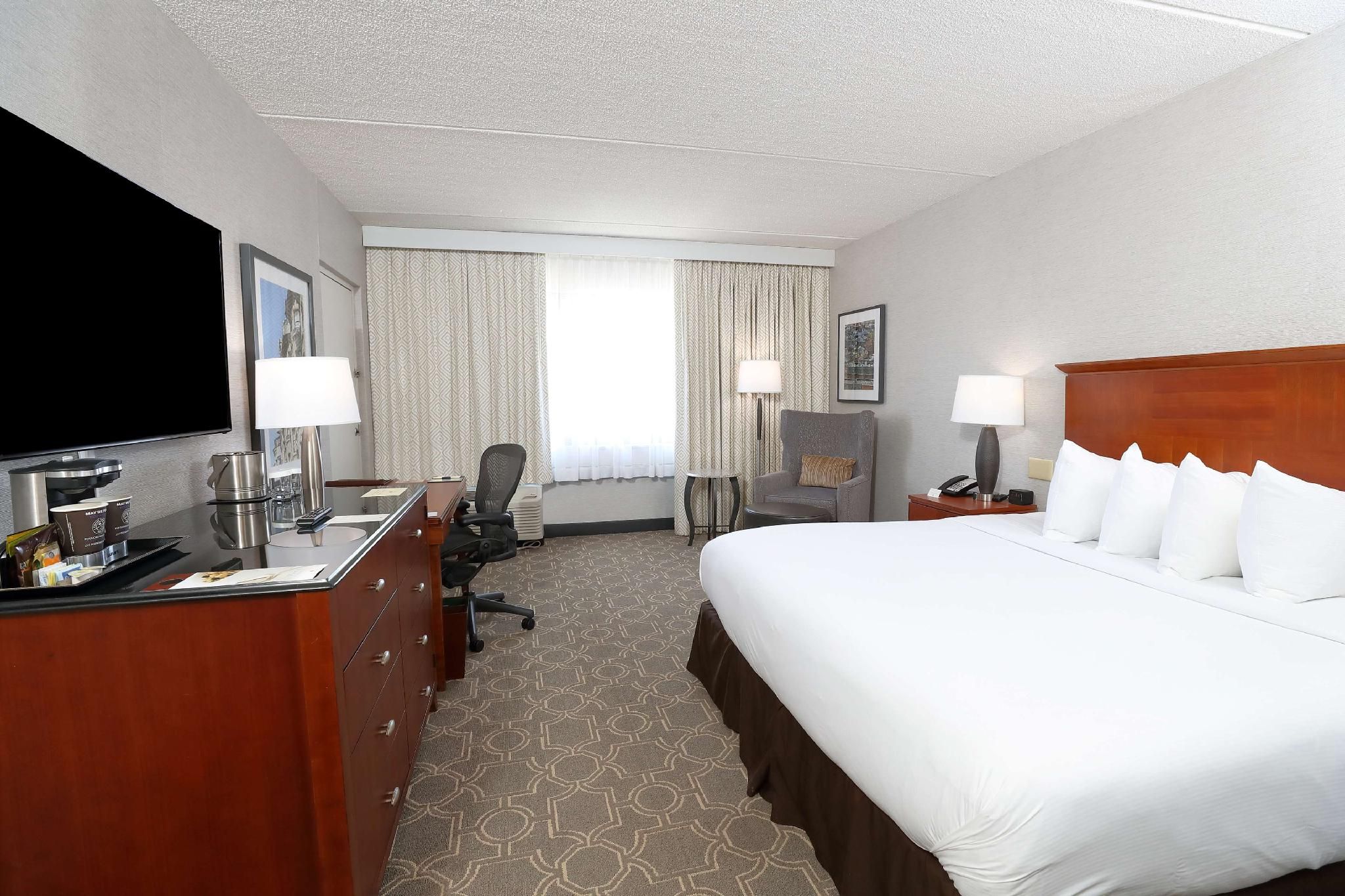 1 King Bed Non Smoking