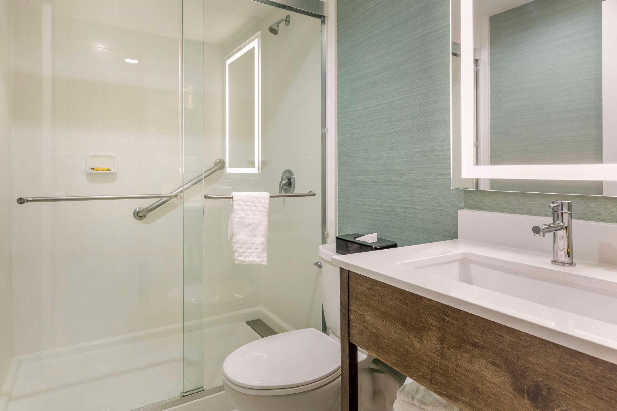 Best Western Plus New Englander 2 Queen Beds, Non-Smoking, Refrigerator, Wi-Fi, Full Breakfast 3