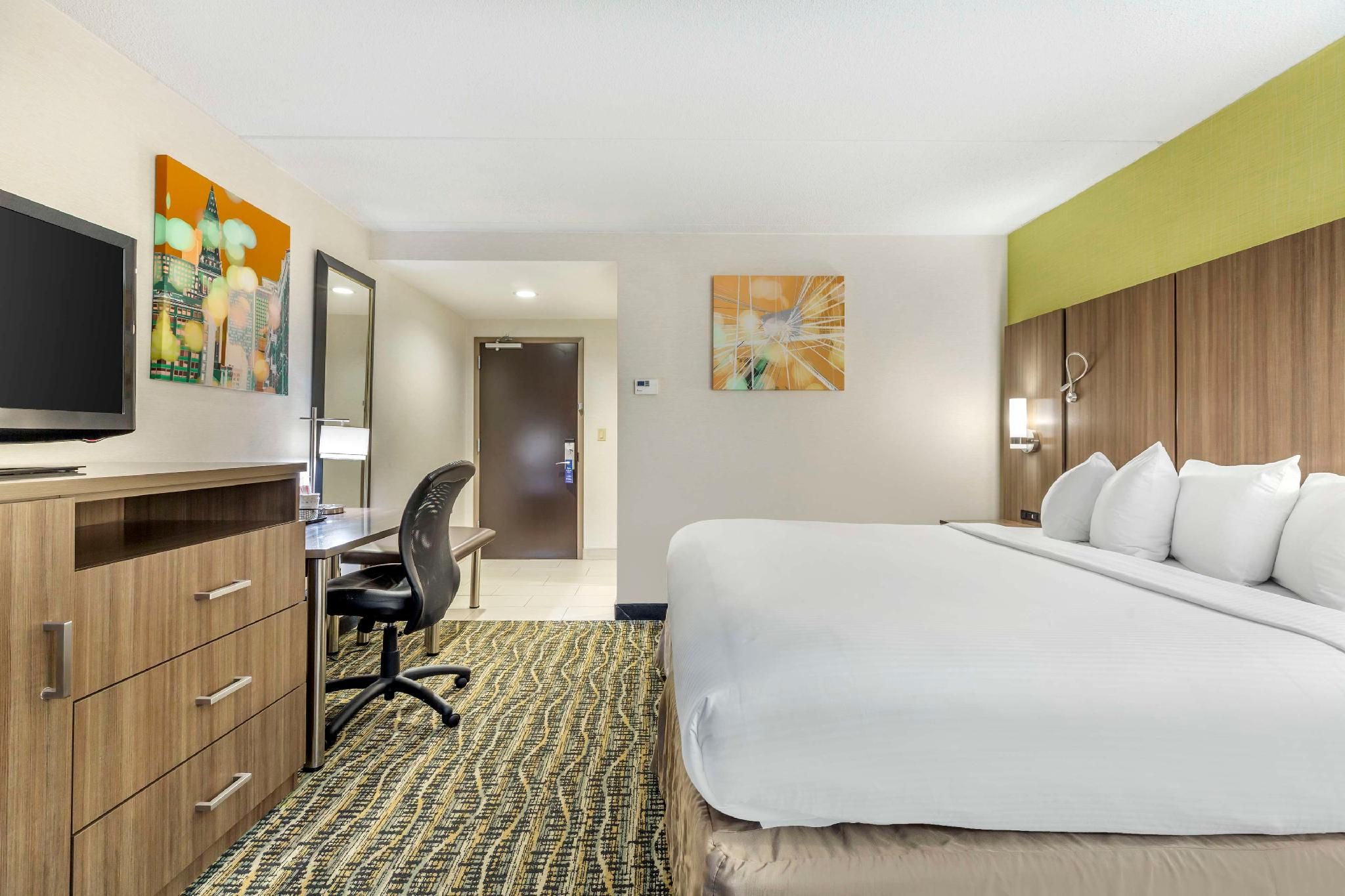 Best Western Plus New Englander 1 King Bed, Non-Smoking, High Speed Internet Access, Shower Only, Refrigerator, Coffee Maker, Full B