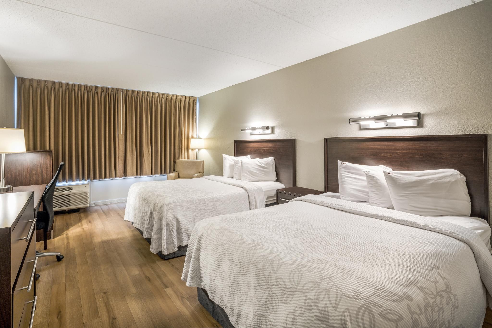 Deluxe 2 Full Beds Smoke Free
