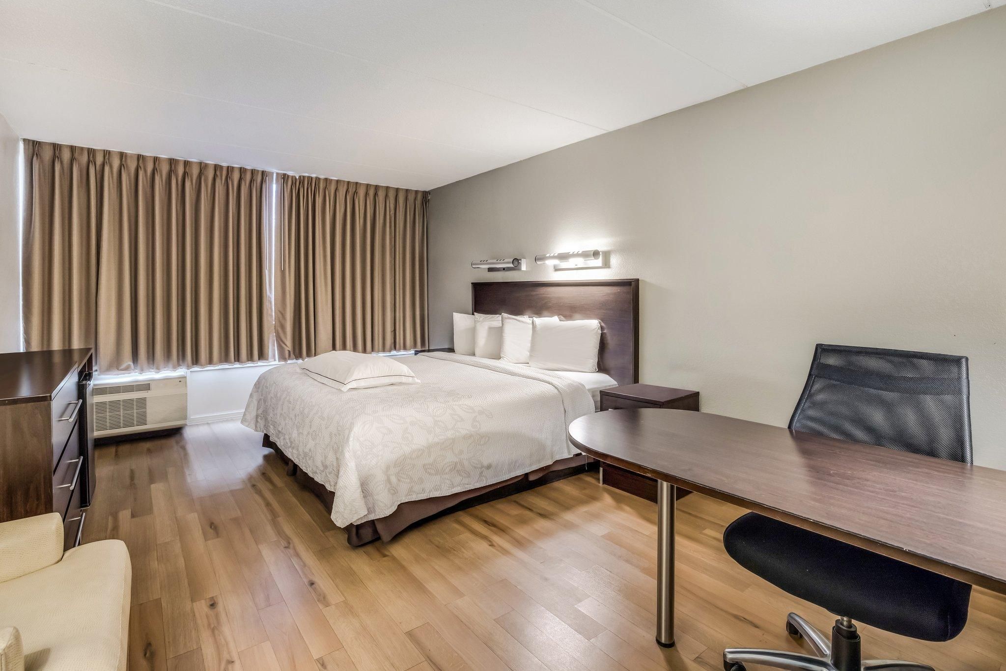 ADA Accessible Premium King Smoke Free (Upgraded Bedding & Snack)