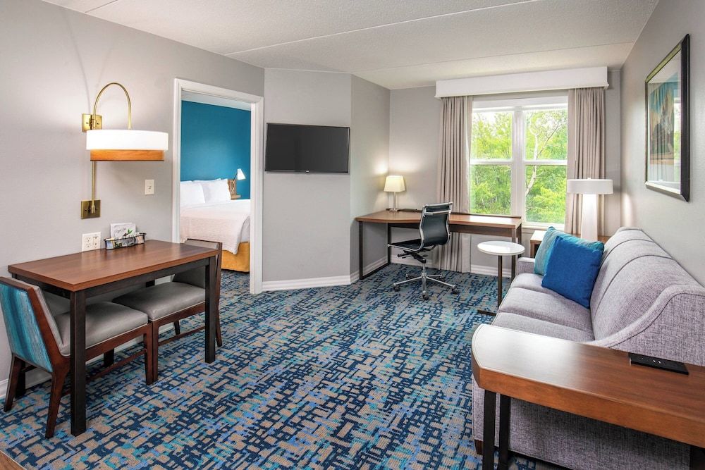 Suite, 1 Bedroom (Mobility Accessible, Roll-in Shower)