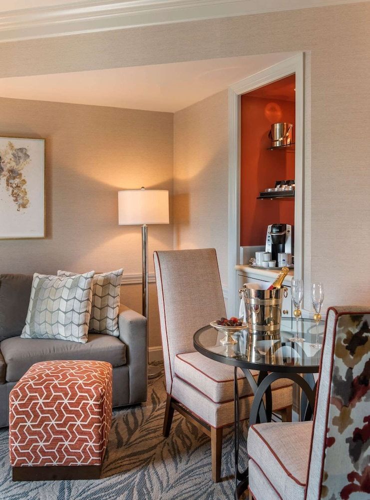 Beechwood Hotel Suite, Fireplace 9