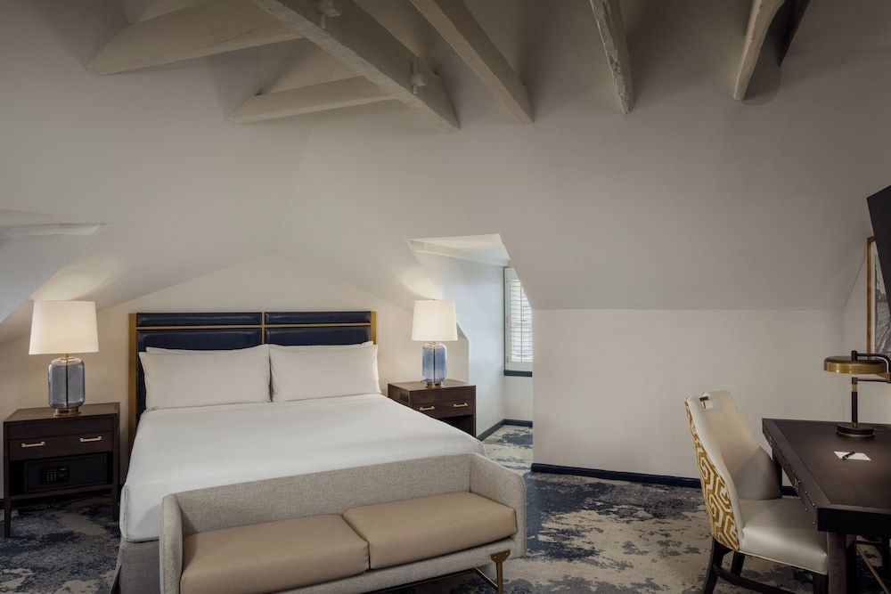 Deluxe Room, 1 King Bed
