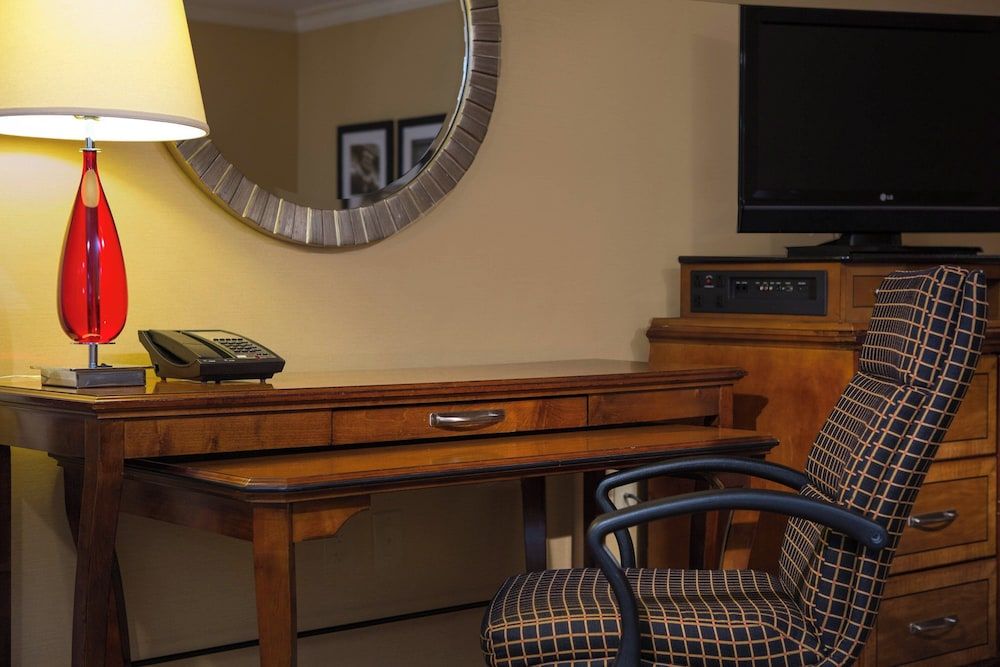 Room, 1 Double Bed (Mobility Accessible, Tub)