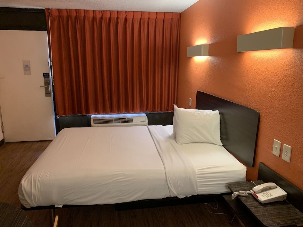 Standard Room, 1 Queen Bed, Smoking