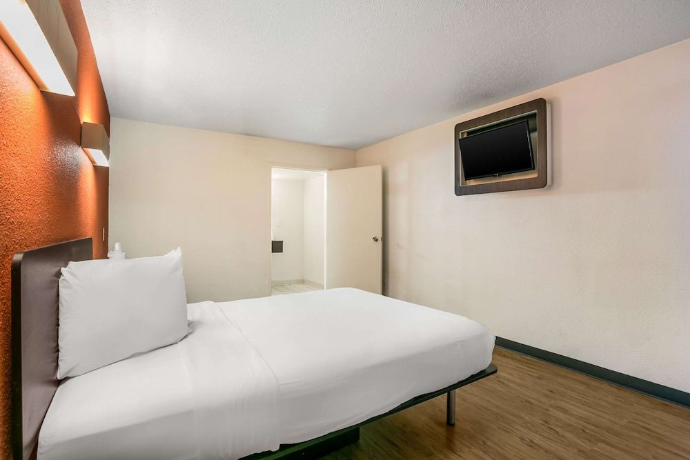Room, 1 Queen Bed, Accessible, Smoking