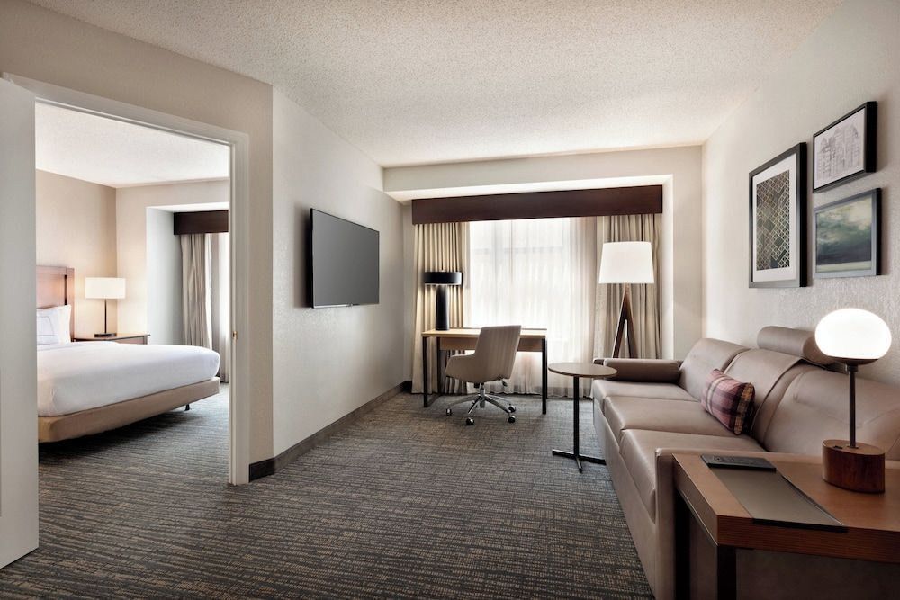 Suite, 1 Bedroom, Non Smoking, City View (Mobility/Hearing Access, Roll-In Shwr)