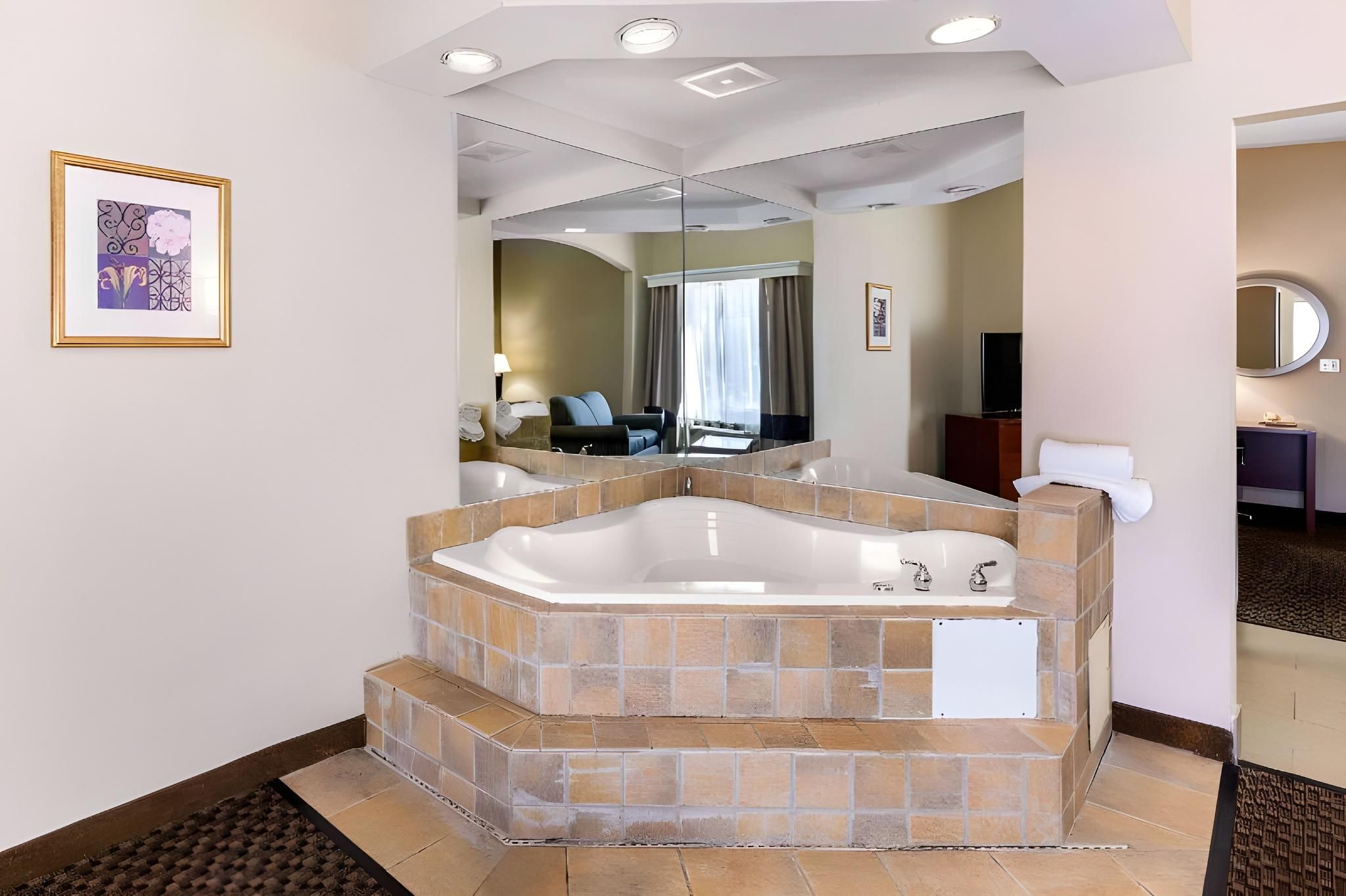 1 King Bed, Suite, Nonsmoking