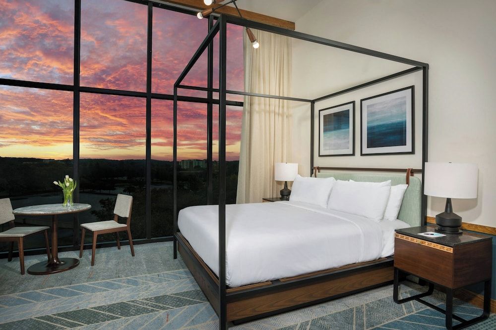 Standard Room, 1 King Bed, City View
