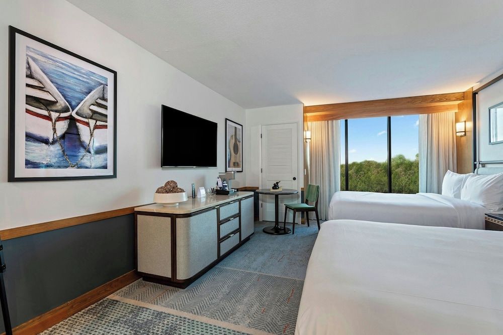 Room, 2 Queen Beds, Balcony, Lake View