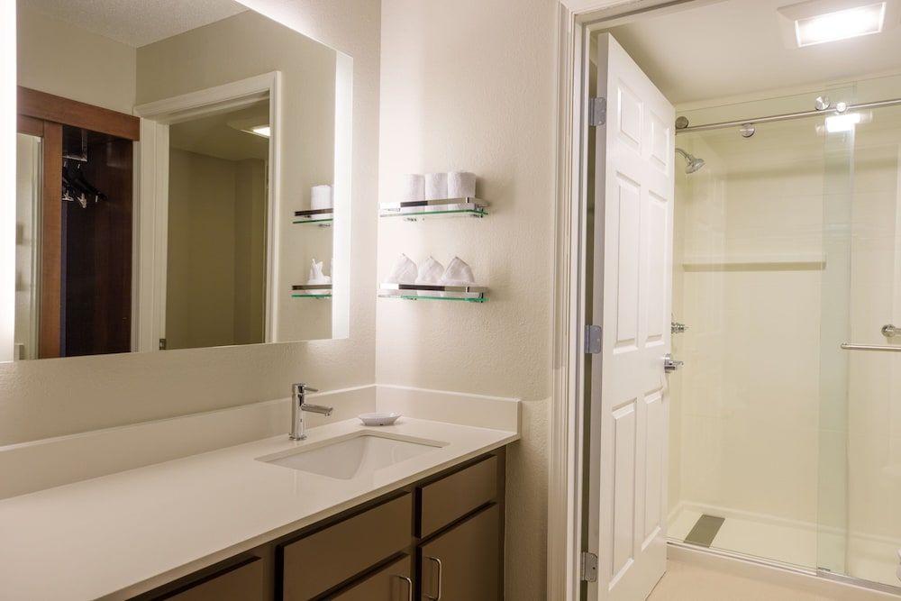 Suite, 1 Bedroom, Non Smoking (Mobility/Hearing Accessible, Tub)