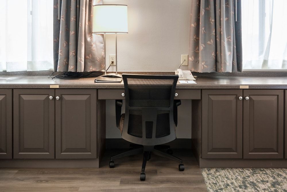 Turf Valley Resort Executive Room, 1 King Bed 6