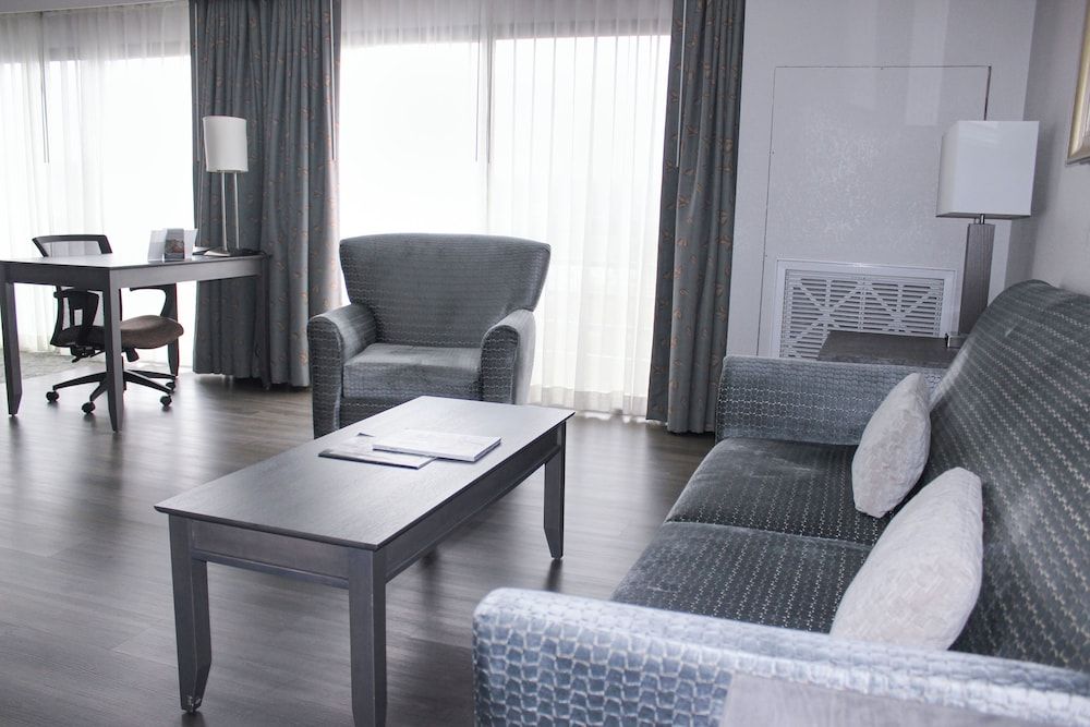 Turf Valley Resort Executive Room, 1 King Bed 8