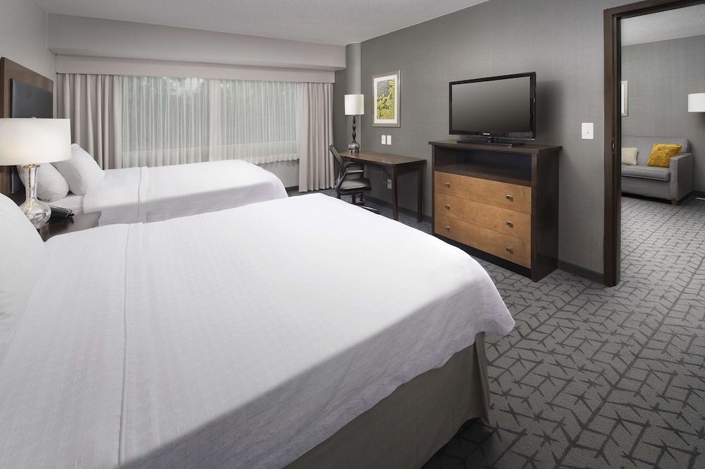 Suite, Accessible, Non Smoking (Roll-in Shower)