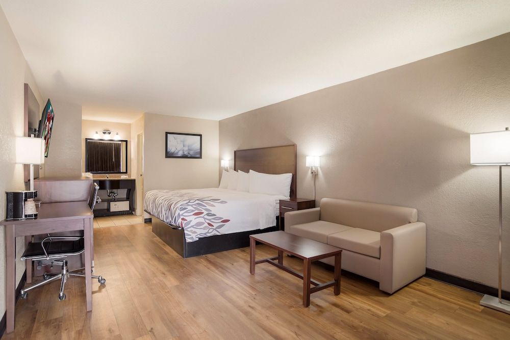 Red Roof Inn Baltimore South - Glen Burnie Superior Room, 1 King Bed, Non Smoking