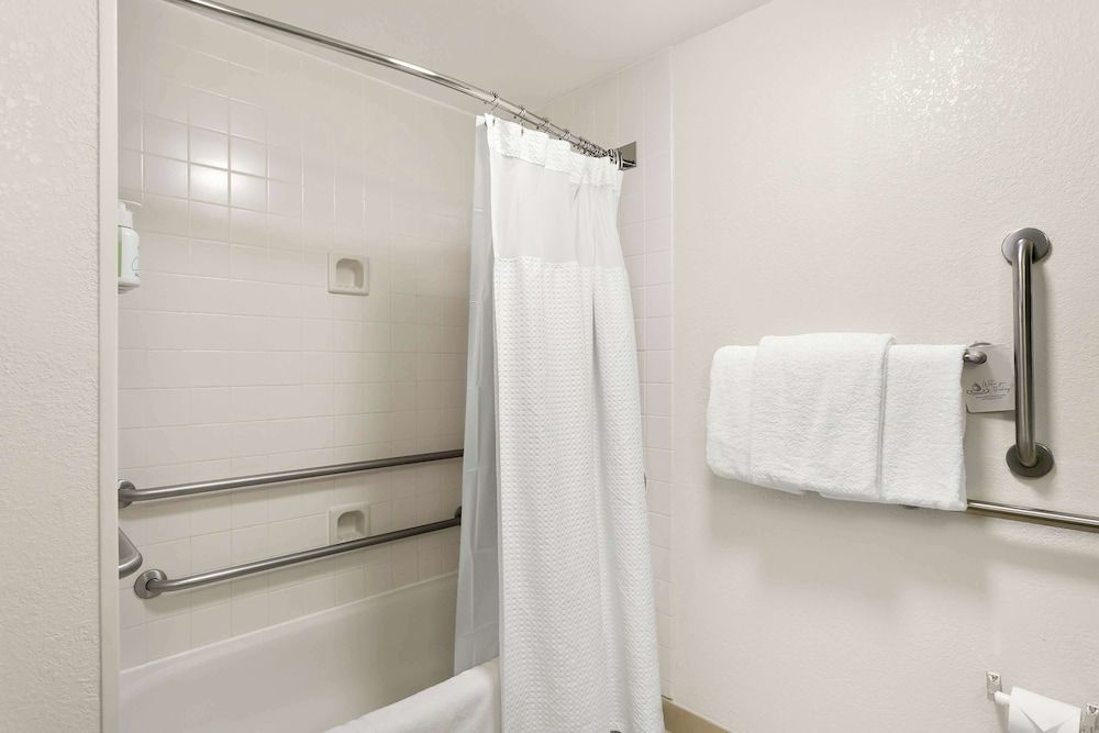 Sonesta Select Greenbelt College Park Room, 1 King Bed, Accessible 4