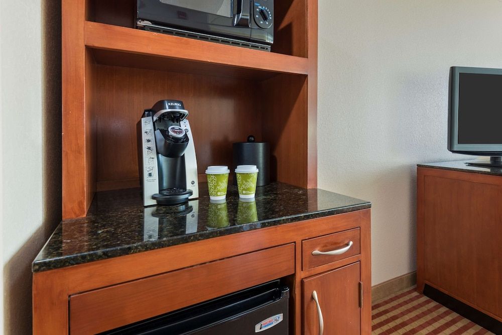 One Bedroom Suite, One King Bed, Non-Smoking