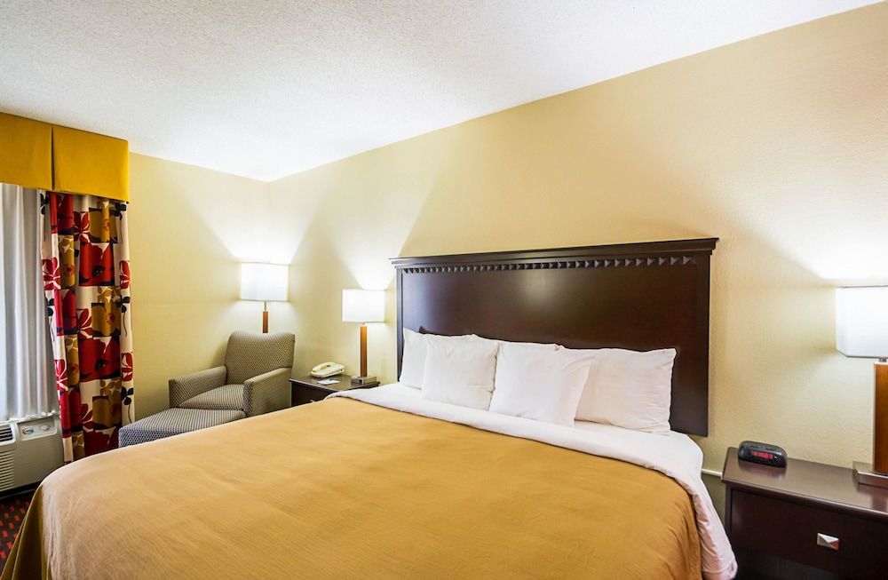 Suite, 1 King Bed with Sofa bed, Non Smoking