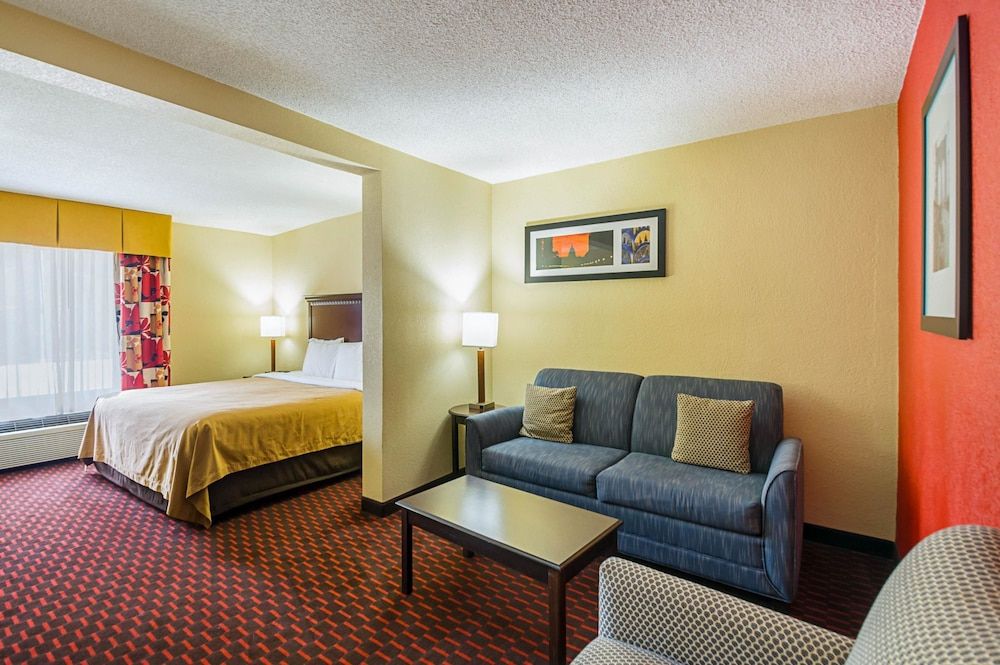 Suite, 1 King Bed with Sofa bed, Non Smoking