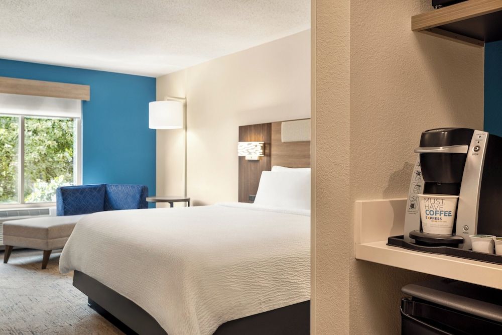Standard Room, 1 King Bed (Standalone Shower)