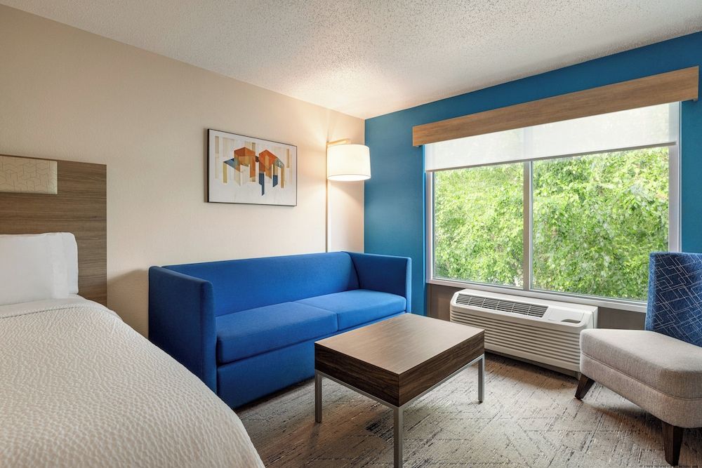 Suite, 2 Queen Beds, Accessible (Communications)