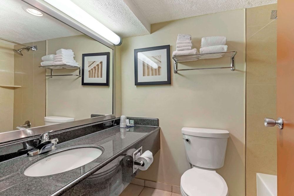 Best Western Capital Beltway Washington DC Suite, 1 King Bed, Non Smoking, Refrigerator & Microwave (Penthouse;Oversized Room;Sofabed) 3