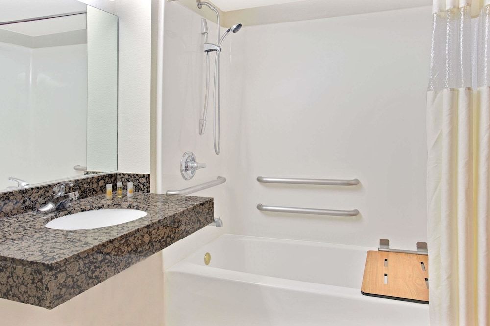 Accessible, 2 Queen Beds, Non-Smoking