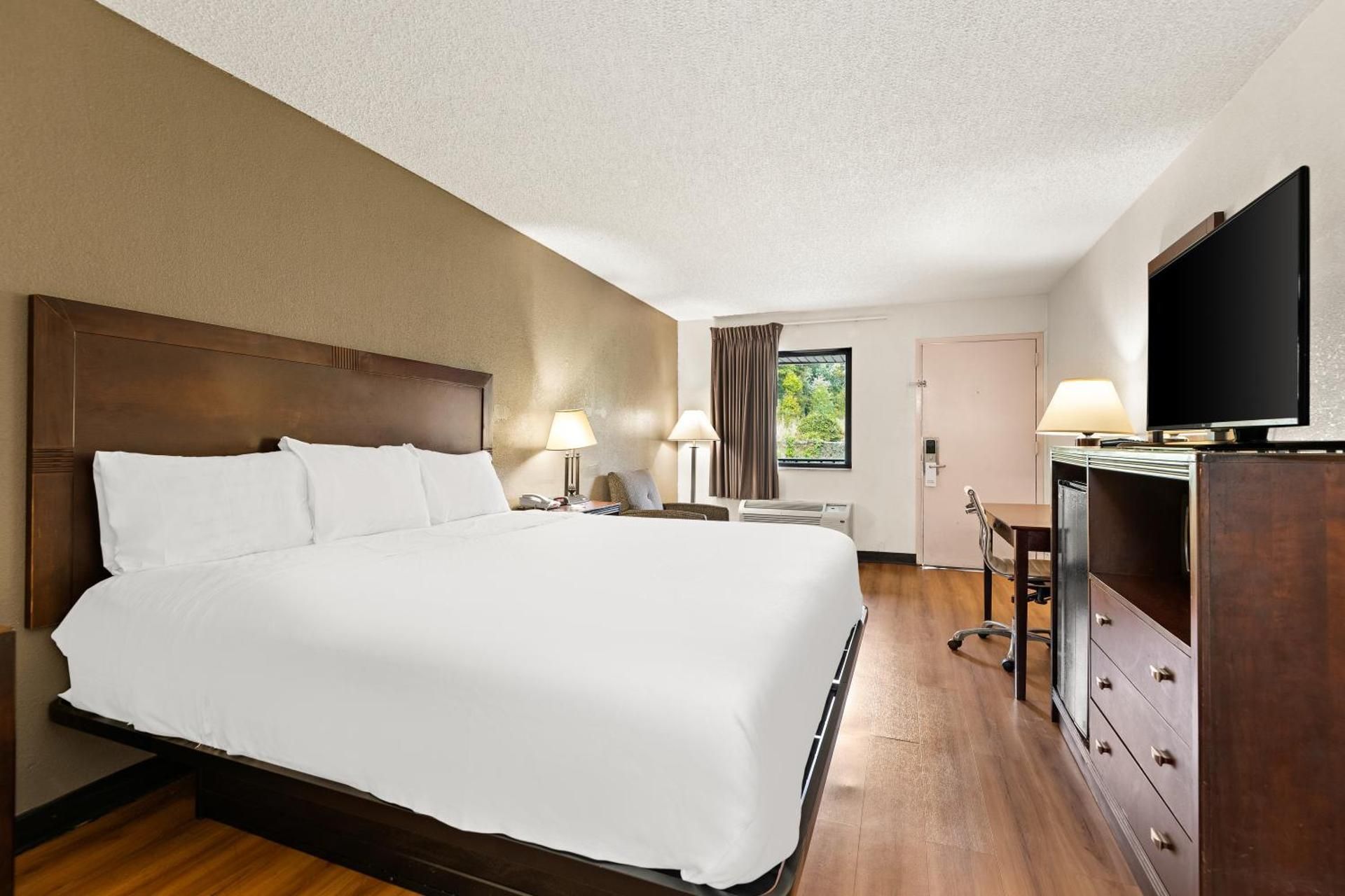 1 King Bed Non smoking
