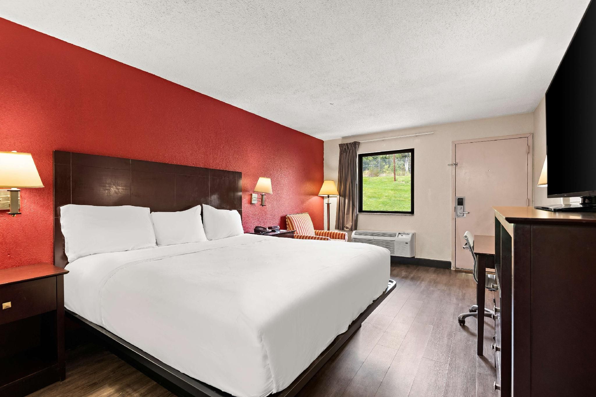 1 King Bed Non smoking