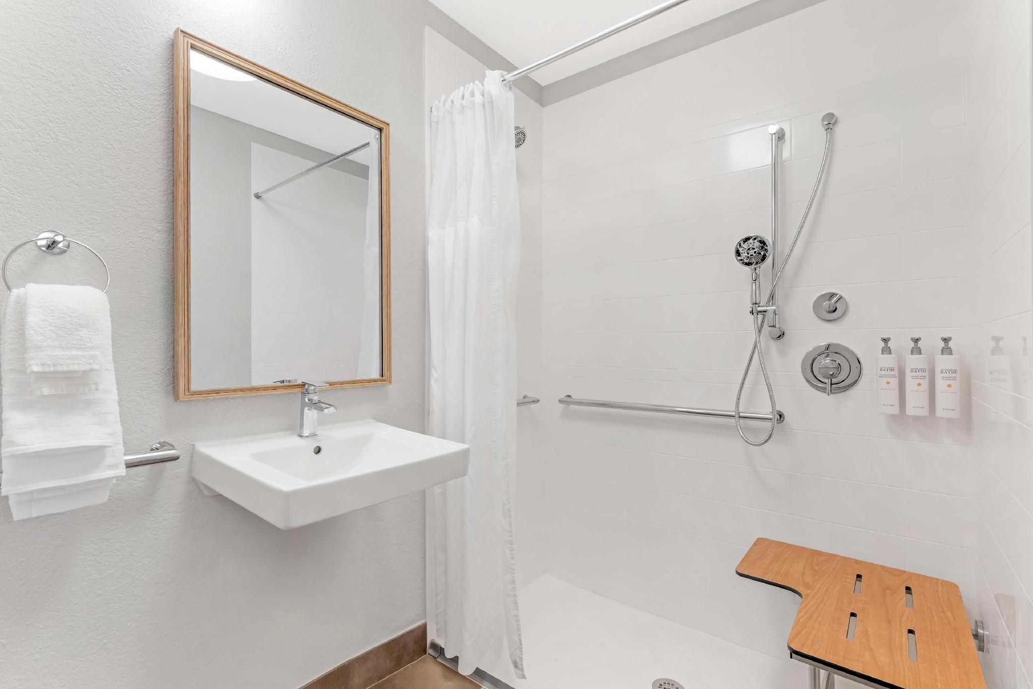 Sonesta Simply Suites Baltimore BWI Airport Mobility Accessible One Bedroom Suite Queen Bathtub