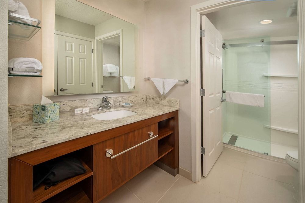 Sonesta ES Suites Baltimore BWI Airport Superior Suite, 1 Queen Bed with Sofa bed (One Bedroom) 2