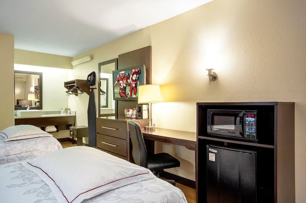 Red Roof Inn PLUS+ Baltimore-Washington DC/BWI Airport Premium Room, 2 Double Beds (Upgraded Bedding & Snack, Smoke Free)