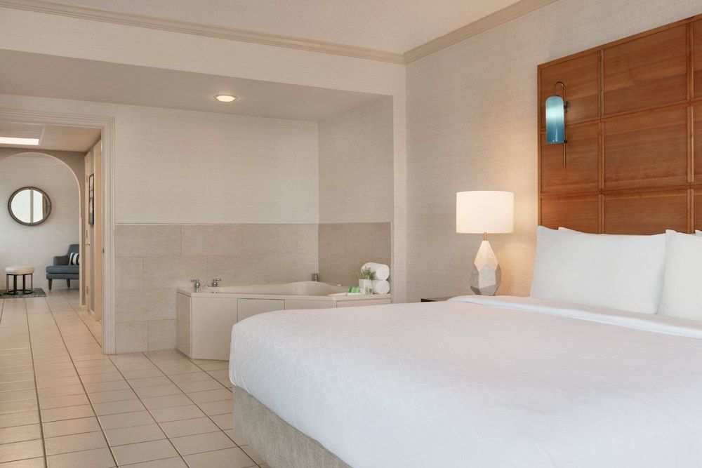 Suite, 1 Bedroom, Pool View