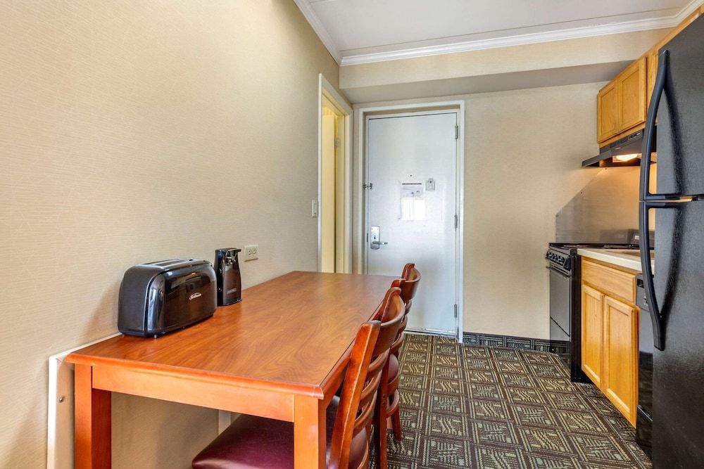 undefined Quality Inn Boardwalk 4