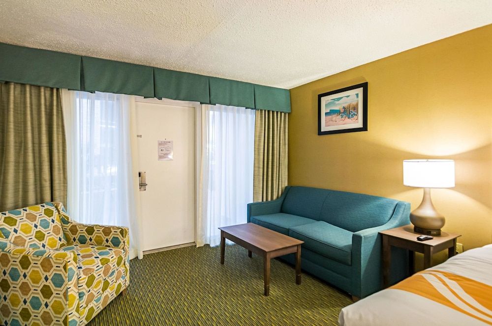 Quality Inn Oceanfront Room, Atrium 1st Floor, 2 Queen Beds & Sofa, Kitchenette 8