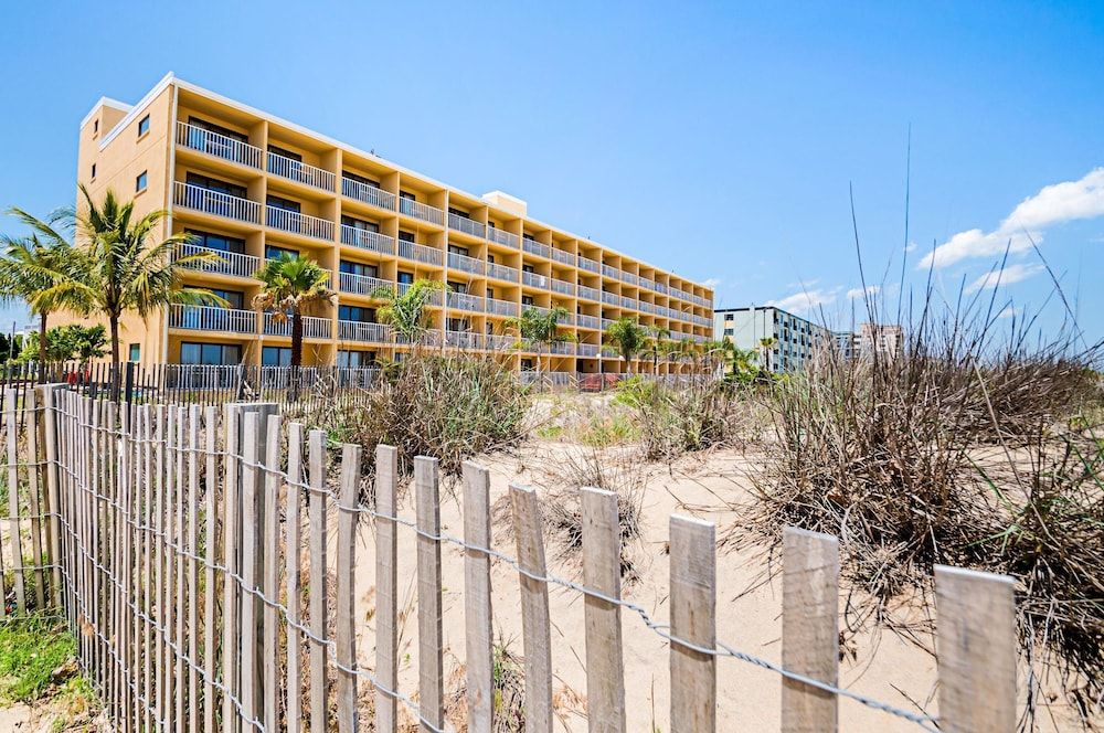 undefined Quality Inn Oceanfront 6