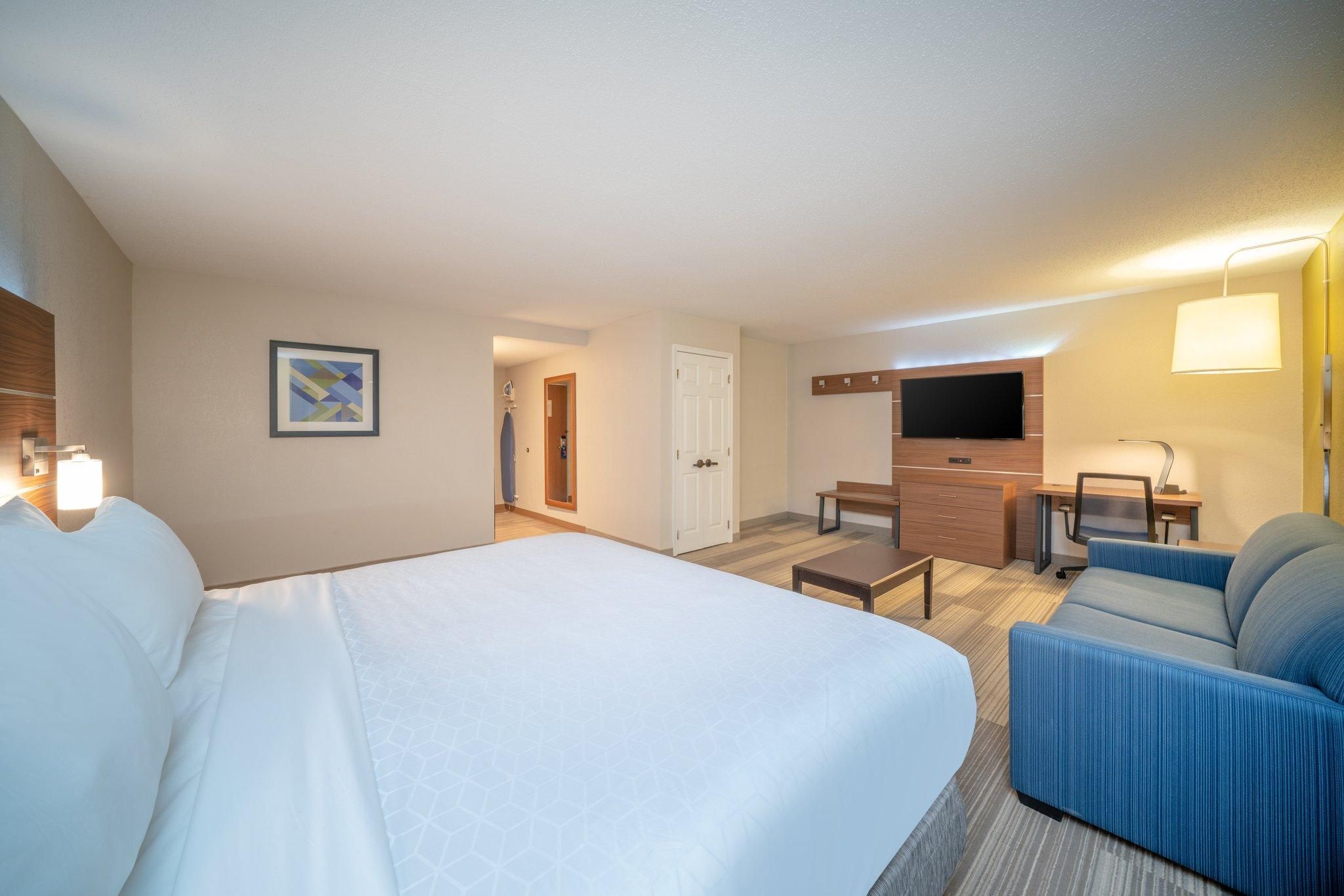 1 King Bed Suite