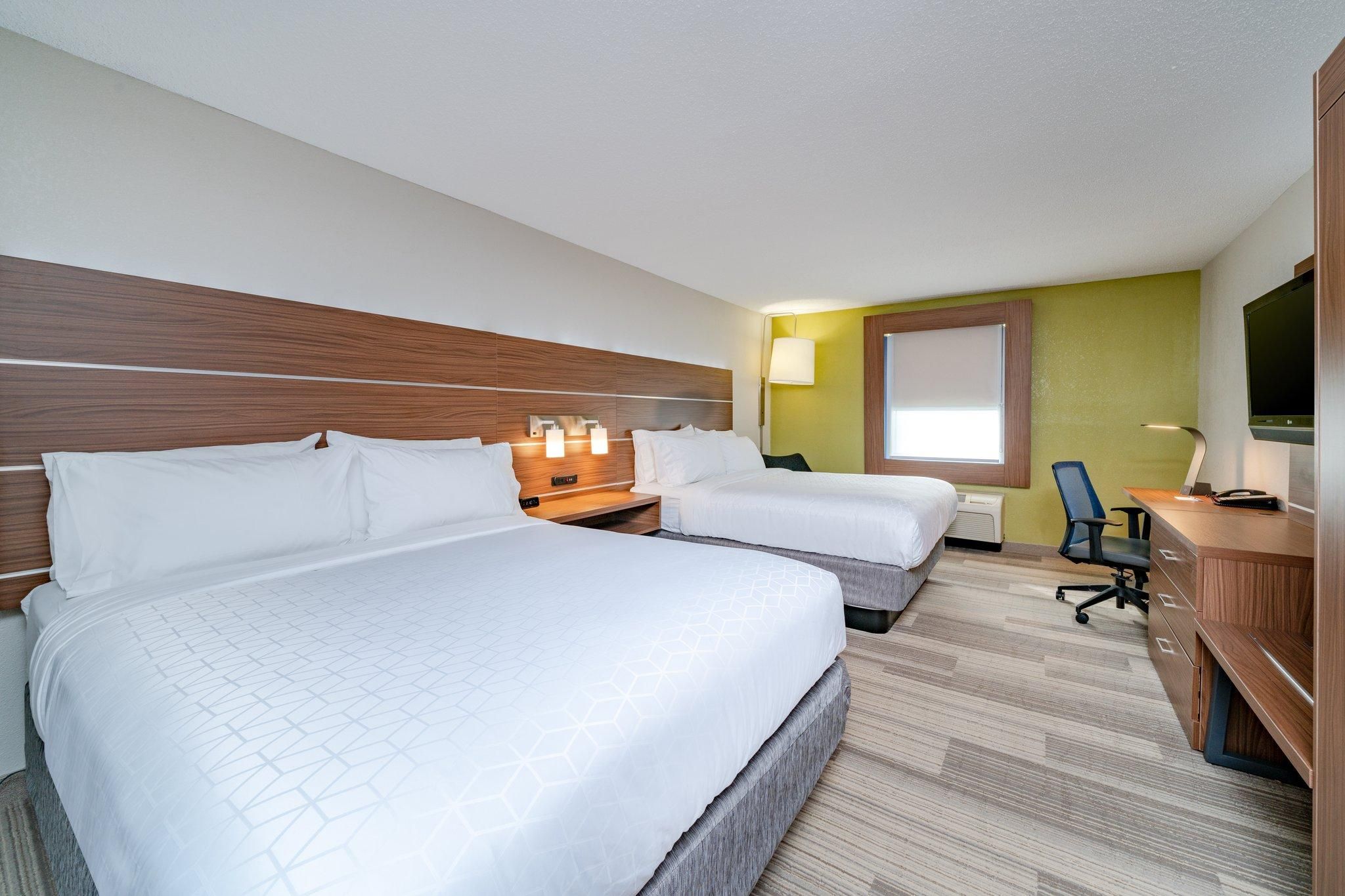 2 Double Beds Standard Mobility Accessible Tub