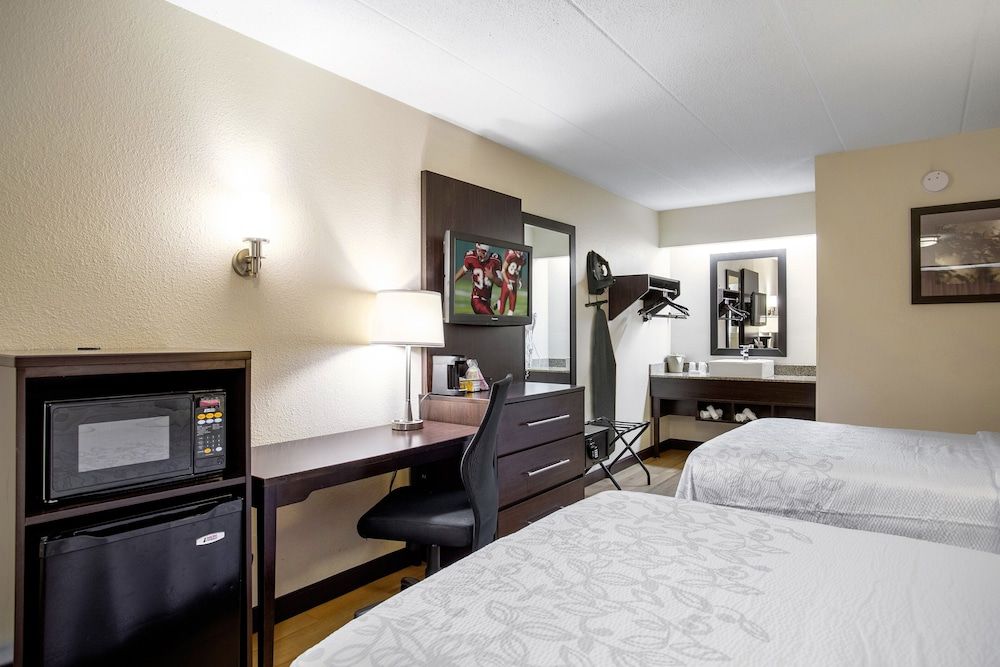 Red Roof Inn PLUS+ Washington DC - Rockville Premium Room, 2 Double Beds (Upgraded Bedding & Snack, Smoke Free) 3