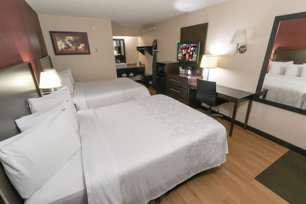 Red Roof Inn PLUS+ Washington DC - Rockville Premium Room, 2 Double Beds (Upgraded Bedding & Snack, Smoke Free) 2