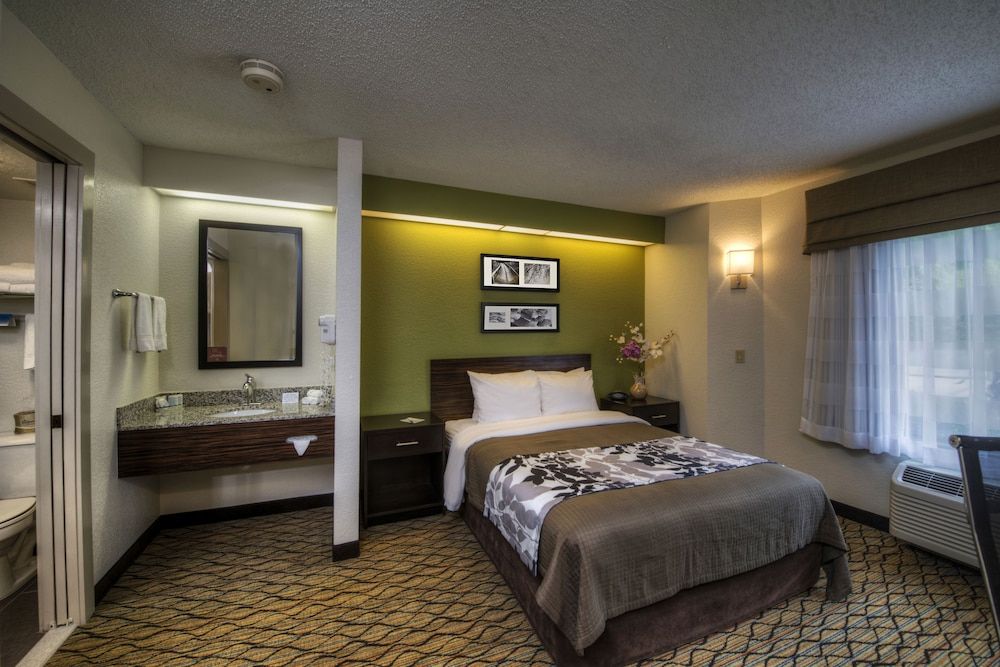 Standard Room, 1 Queen Bed, Non Smoking